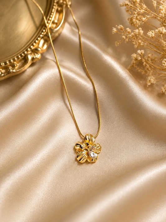 gold-tone floral pendant Neck chain
